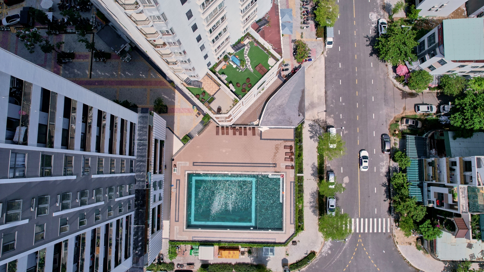 rent-monarchy-da-nang-modern-2-bedroom-apartment-with-sunset-river-view-2