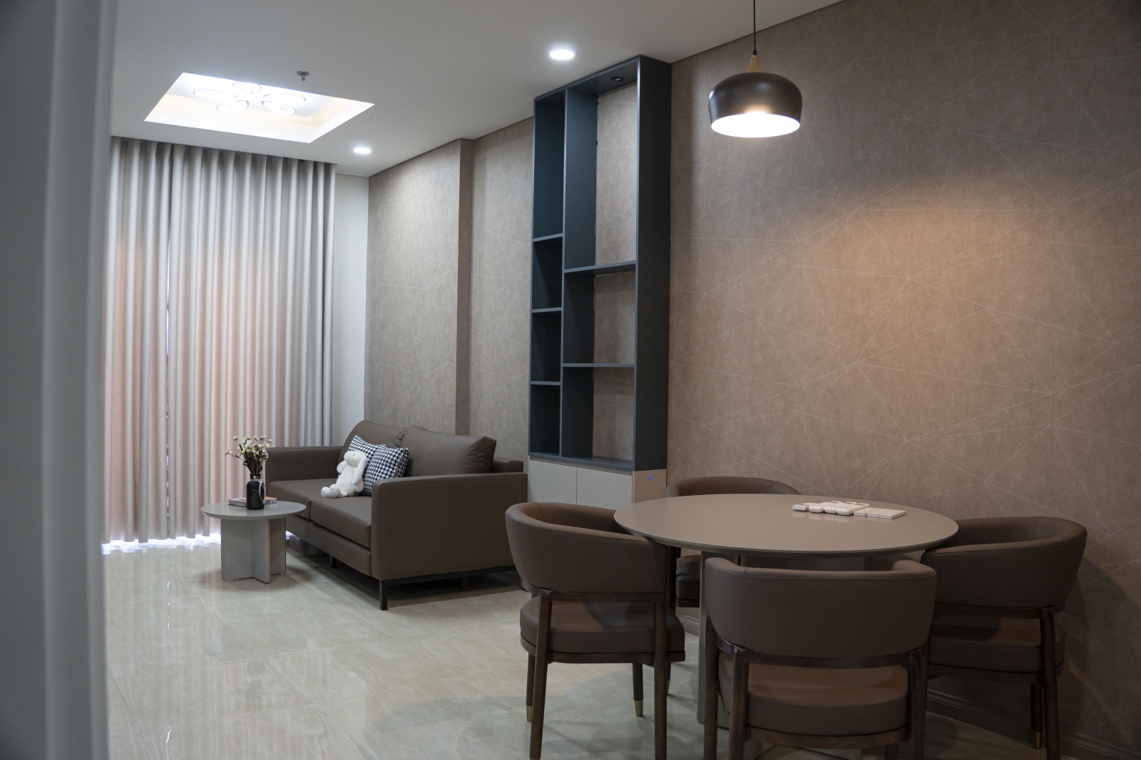 september-discounted-apartment-inventory-diverse-sizes-high-floors-panoramic-views-6