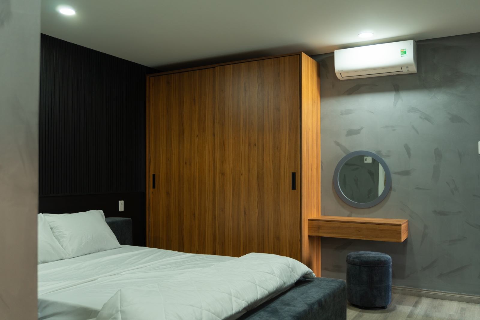 rent-apartment-da-nang-monarchy-2br-parasite-style-central-location-4