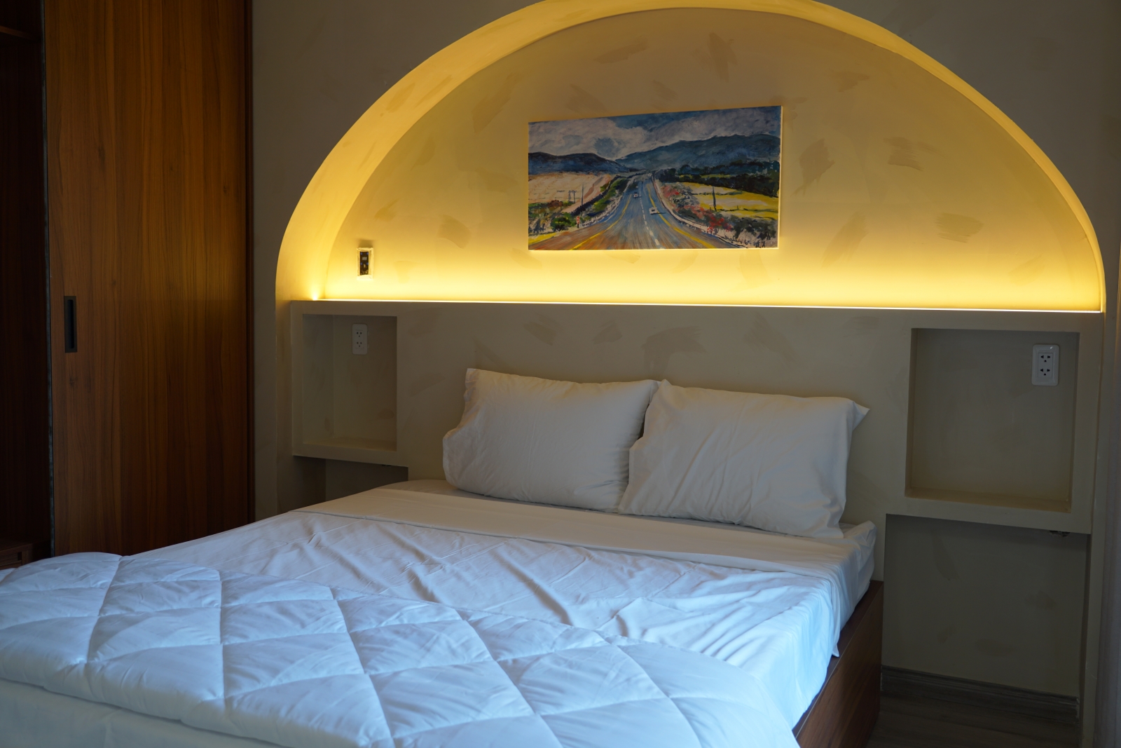 monarchy-for-rent-2-bedroom-mediterranean-style-apartment-in-da-nang-3