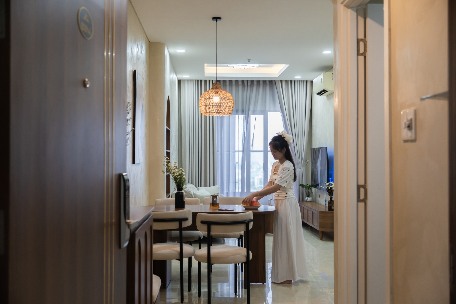 top-apartment-design-styles-2025-at-monarchy-danang-for-rent-only-2