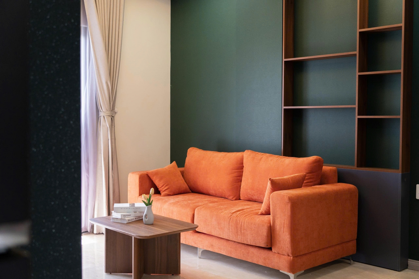 a-modern-86m-monarchy-apartment-with-a-touch-of-retro-style-1