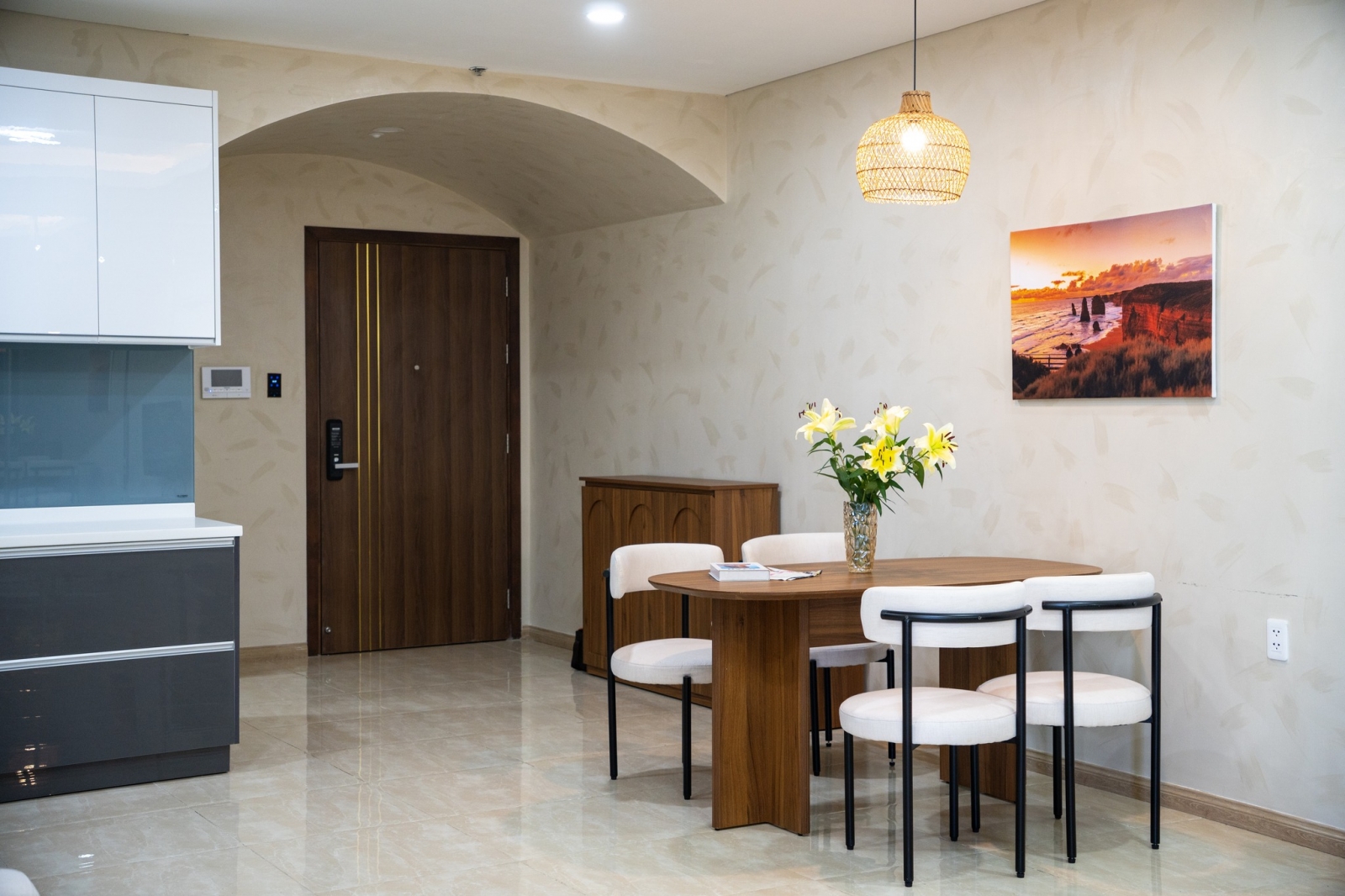 monarchy-for-rent-2-bedroom-mediterranean-style-apartment-in-da-nang-2