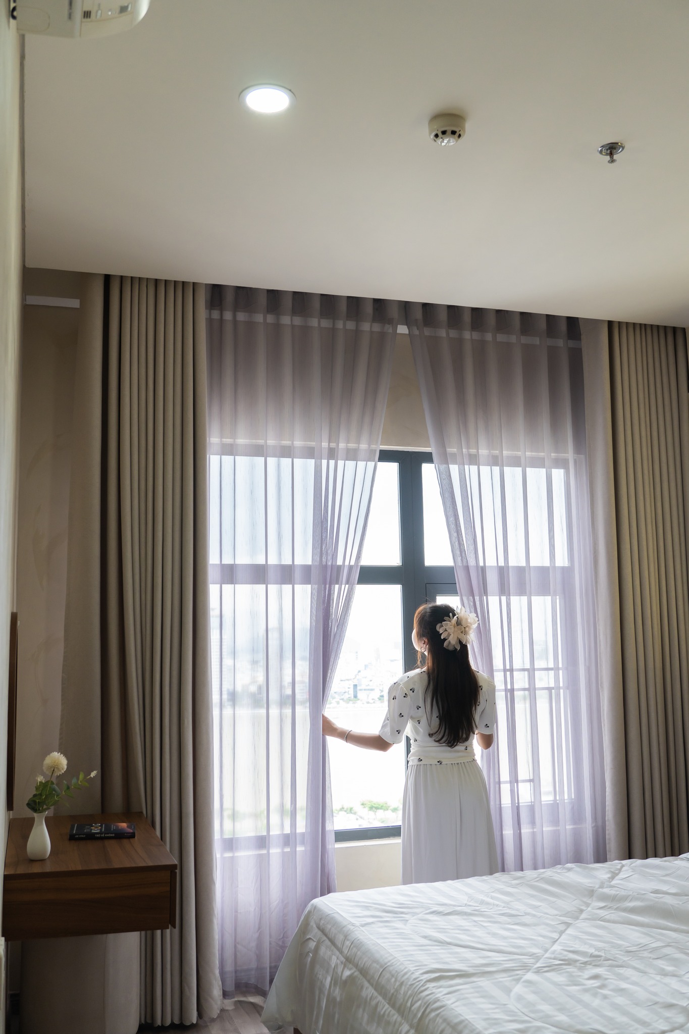 living-alone-in-2-bedroom-monarchy-da-nang-apartment-linh-s-mediterranean-lifestyle-2