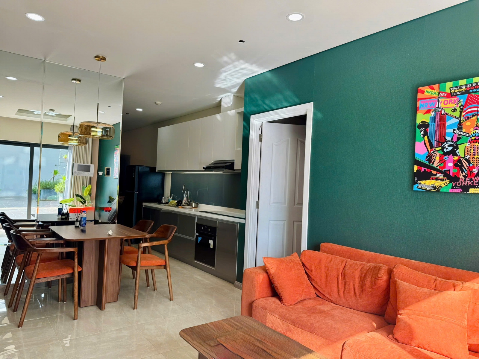 cho-thue-penthouse-tang-29-monarchy-noi-that-retro-san-thuong-rong-view-thanh-pho-dat-gia-2