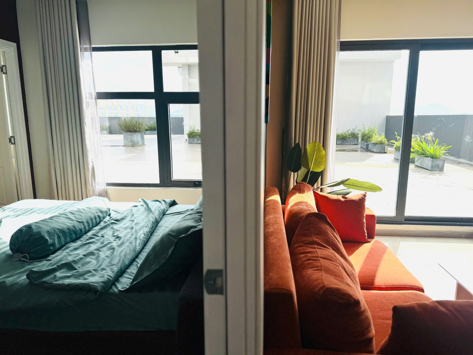 29th-floor-monarchy-penthouse-for-rent-brand-new-retro-interior-private-rooftop-with-full-city-view-6