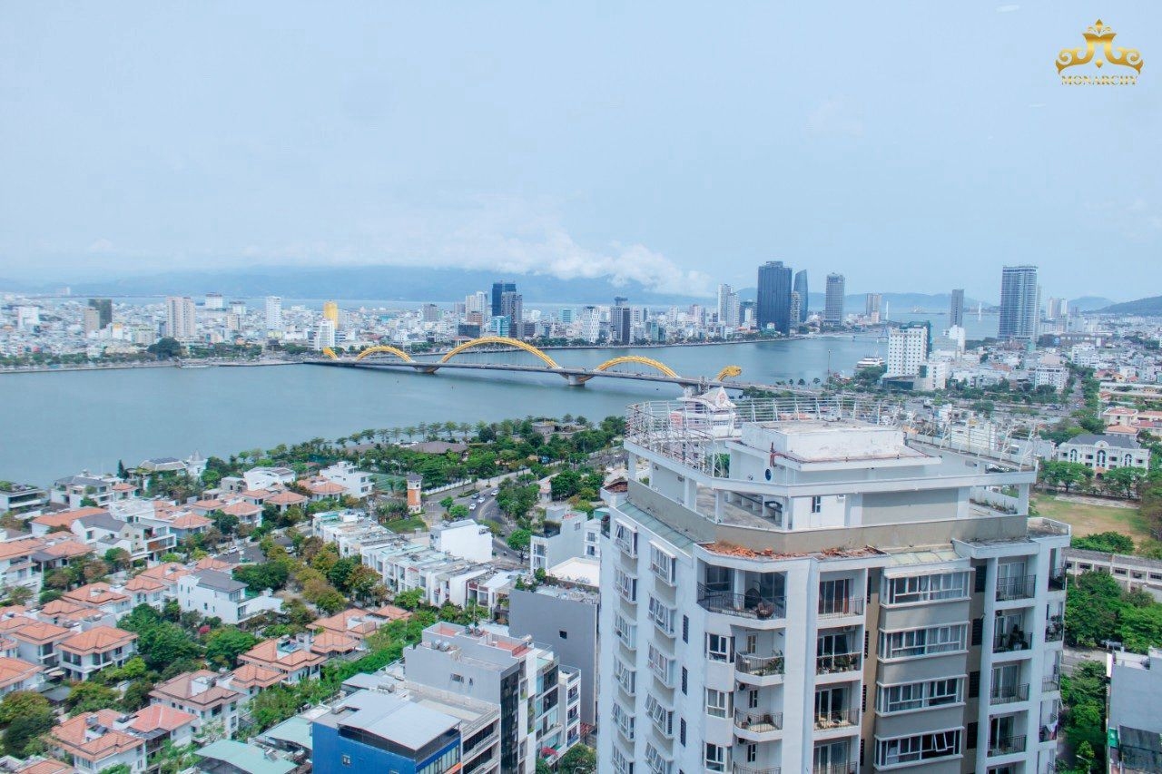 living-alone-in-2-bedroom-monarchy-da-nang-apartment-linh-s-mediterranean-lifestyle-4