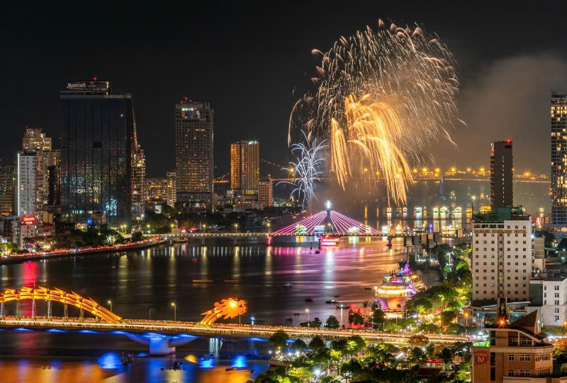 thue-can-ho-da-nang-view-phao-hoa-top-view-dep-nhat-diff-2026-1