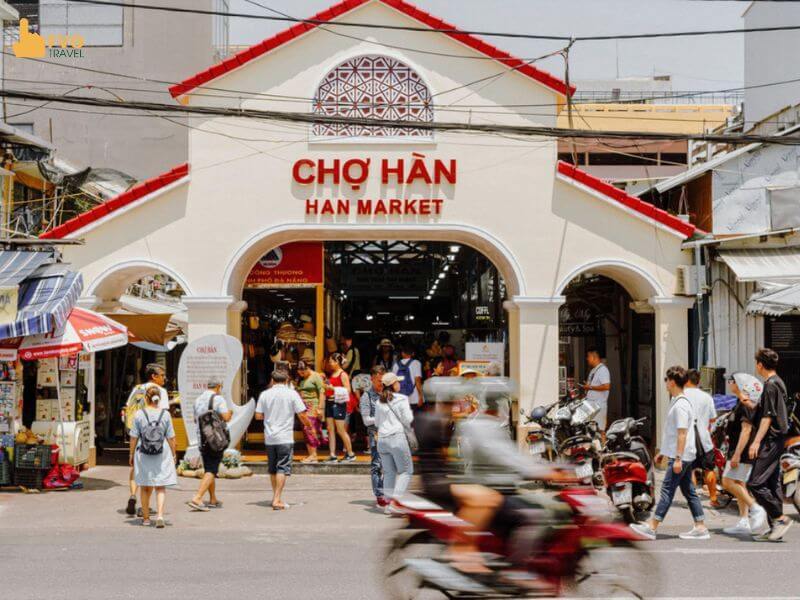 viet-kieu-returning-home-for-tet-in-da-nang-apartments-near-my-khe-beach-hoi-an-1