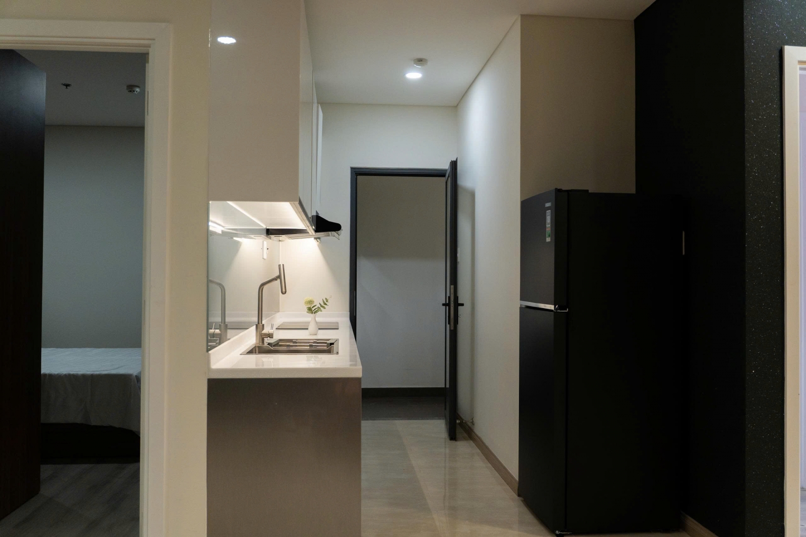 monarchy-2br-apartment-han-river-my-khe-beach-marble-mountain-views-9