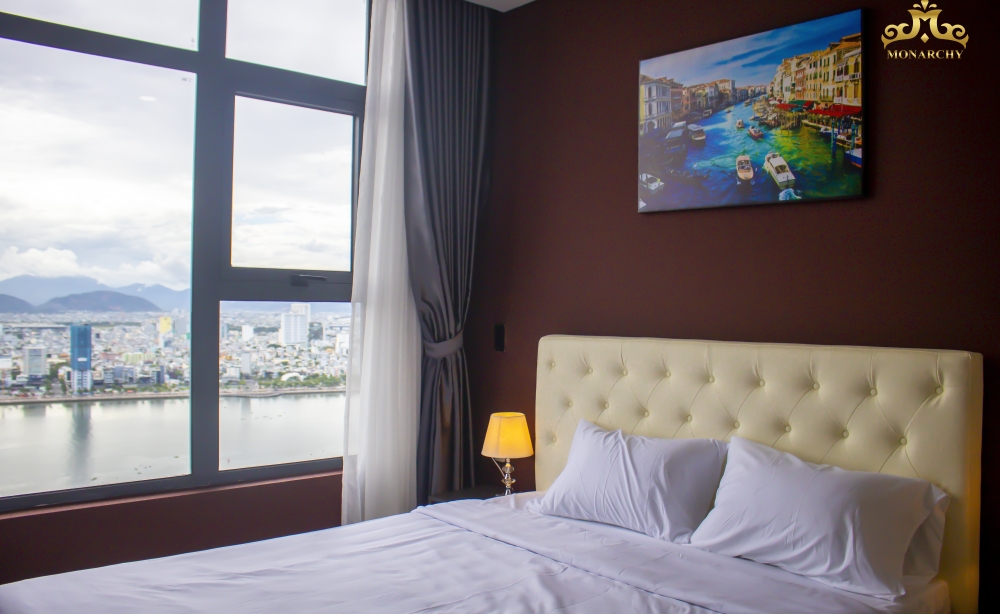 monarchy-b-penthouse-apartment-2-bedrooms-33rd-floor-sky-gate-view