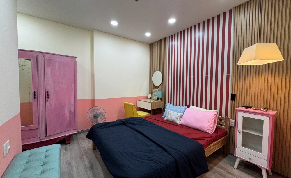 hot-deal-2br-monarchy-b-apartment-21st-floor-colorful-full-interior-han-river-view