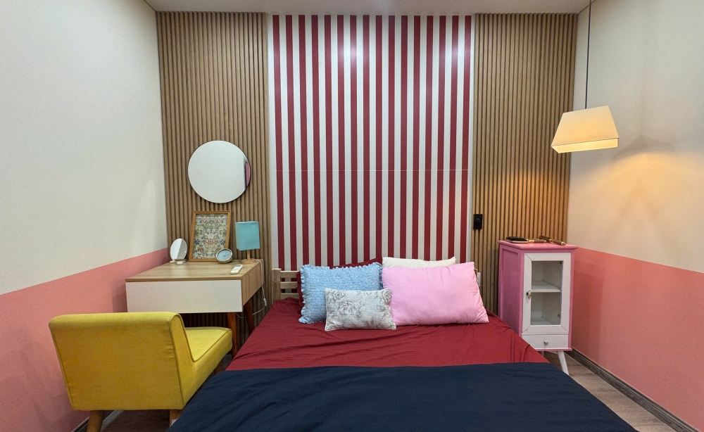 hot-deal-2br-monarchy-b-apartment-21st-floor-colorful-full-interior-han-river-view