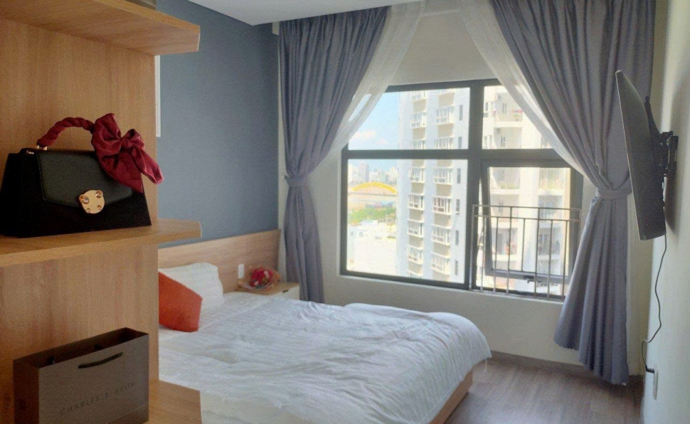 cho-thue-can-ho-2pn-monarchy-b-tang-16-view-thanh-pho-full-noi-that