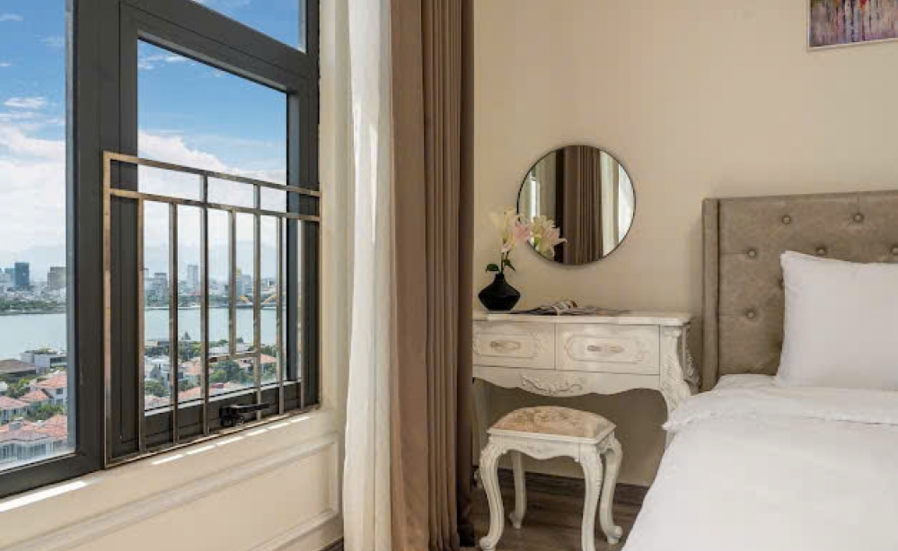 cho-thue-can-ho-3pn-monarchy-b-tang-15-view-thanh-pho-full-noi-that-cao-cap-airbnb