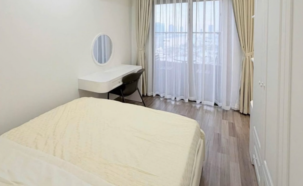 can-ho-2pn-goc-100m-monarchy-phong-khach-45m-rong-thoang-noi-that-chuan-chau-au