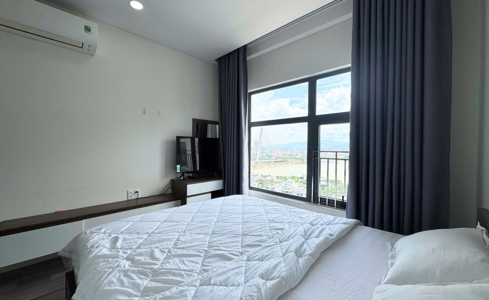 thue-can-ho-monarchy-2pn-view-dep-song-han-gia-tot-18-trieu