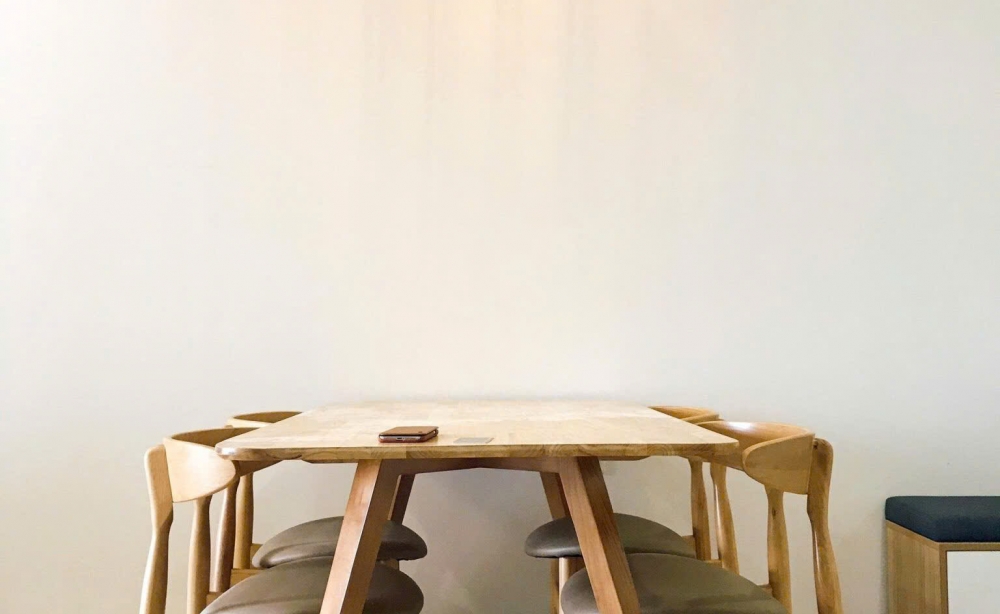 cho-thue-can-ho-monarchy-2pn-tang-6-view-noi-khu-yen-tinh-o-lau-dai