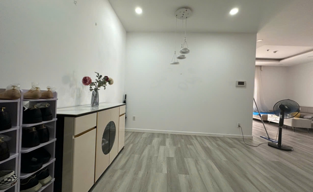 ban-can-ho-monarchy-a-2pn-tang-2-full-noi-that-don-vao-o-ngay