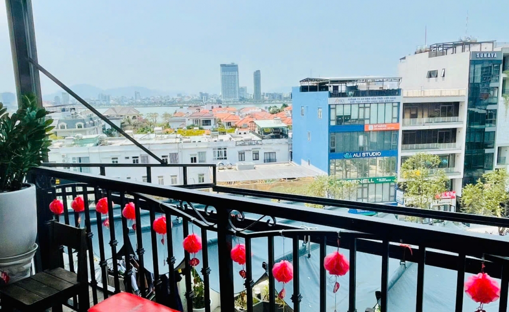 ban-can-ho-1pn-tang-4-co-san-vuon-rieng-view-song-han-cuc-thoang