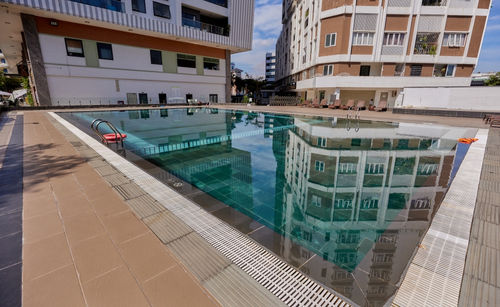 rent-a-2-bedroom-monarchy-apartment-on-the-10th-floor-with-sea-view