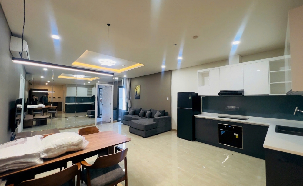 corner-2-bedroom-apartment-at-monarchy-da-nang-100m-with-modern-japandi-interior