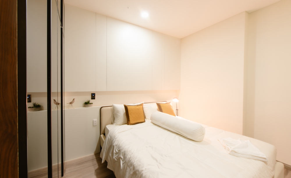 2br-monarchy-apartment-for-rent-18th-floor-direct-han-river-view-modern-interior